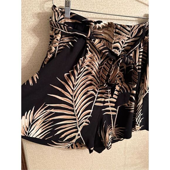 H&M shorts  - Picture 2 of 7